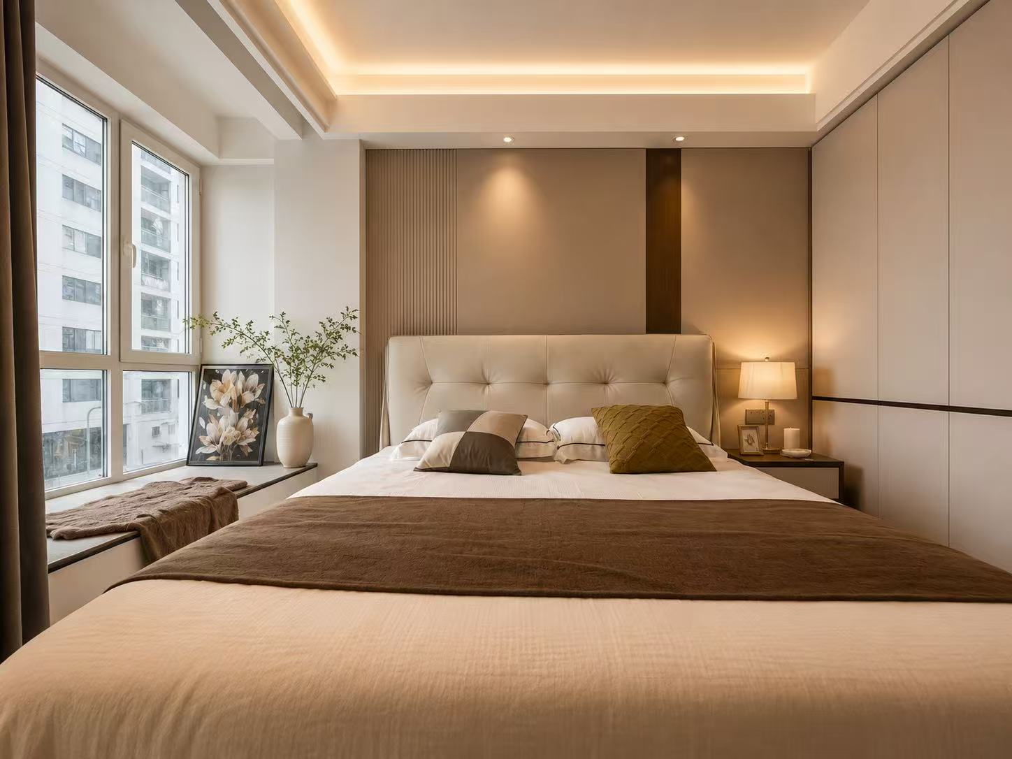 King bed white edge
