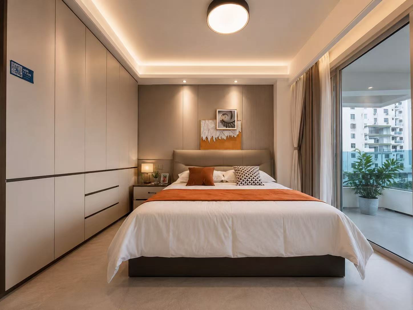King bed beige