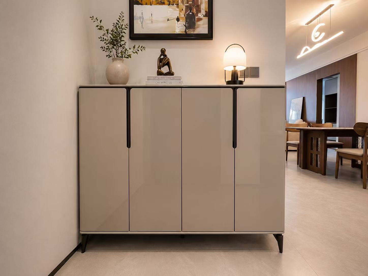 Shoe cabinet